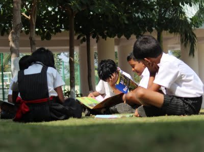 How is IB curriculum different from others in terms of its teaching methodologies?