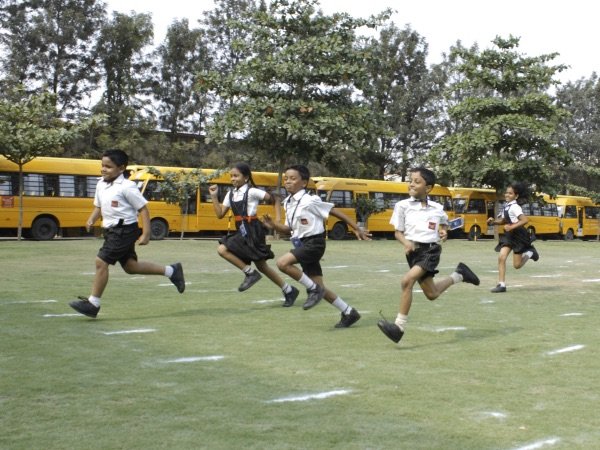Silver Oaks Students Sprint Silver Oaks Tennis Court