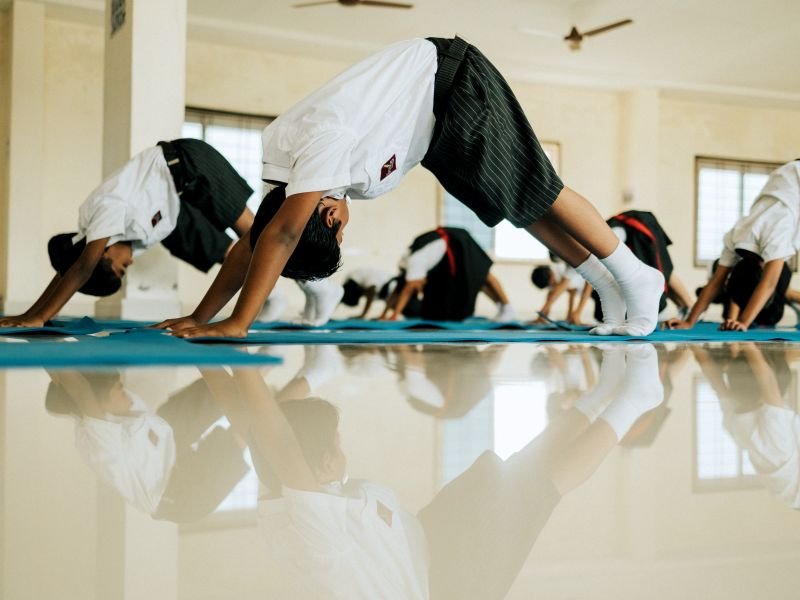 Primary students yoga silver oaks school 4x3